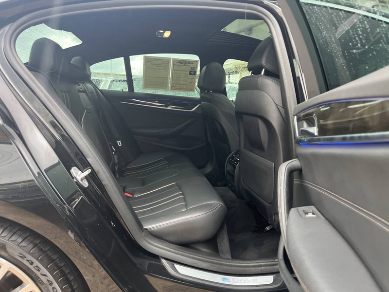 BMW 5 Series Vehicle Image 09