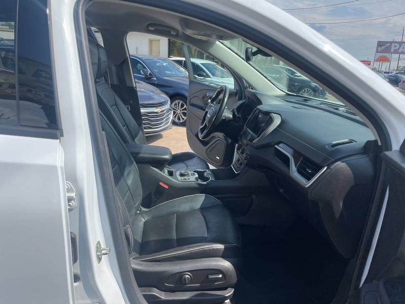 GMC Terrain Vehicle Image 16