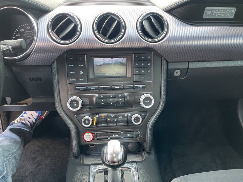Ford Mustang Vehicle Image 13