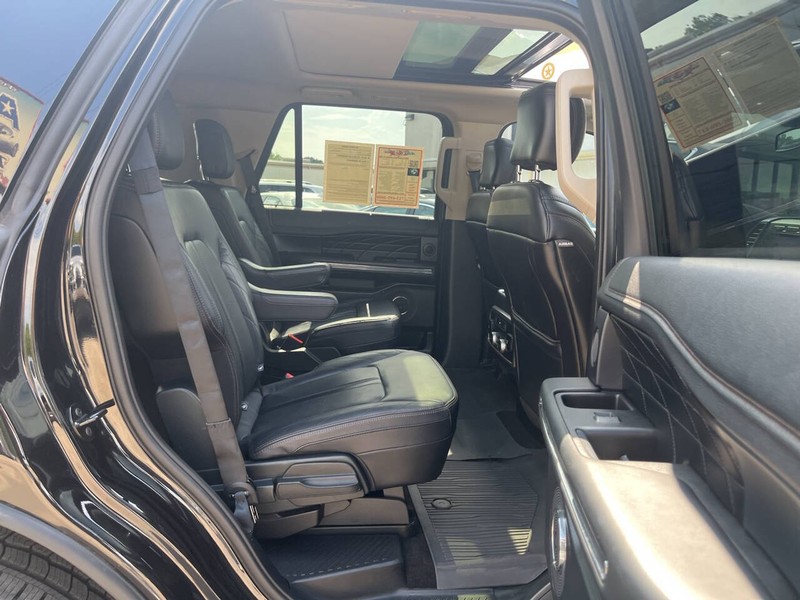 Ford Expedition Vehicle Image 11