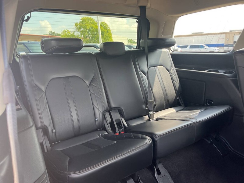 Ford Expedition Vehicle Image 12
