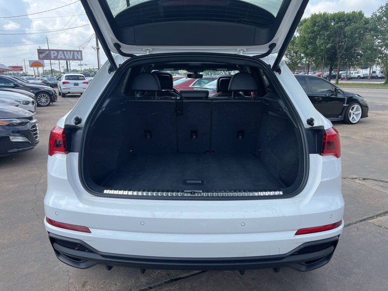 Audi Q3 Vehicle Image 09