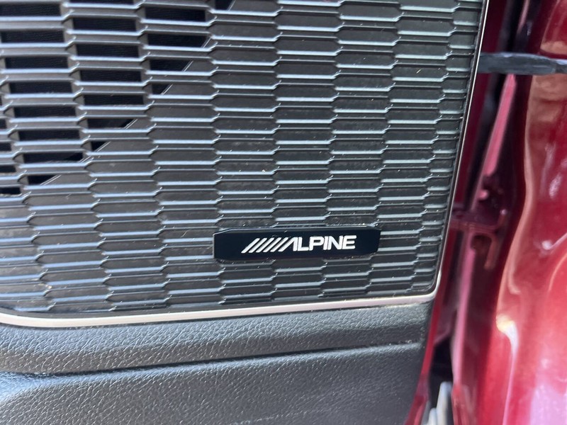 Jeep Grand Cherokee L Vehicle Image 10