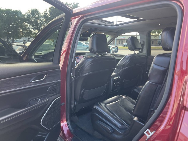 Jeep Grand Cherokee L Vehicle Image 20