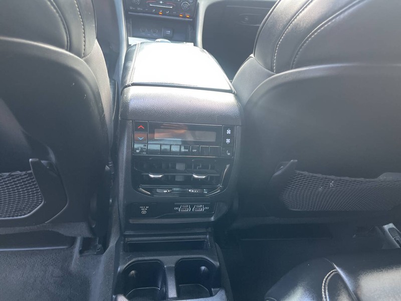 Jeep Grand Cherokee L Vehicle Image 22