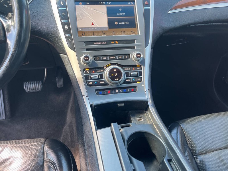 Lincoln MKZ Vehicle Image 12