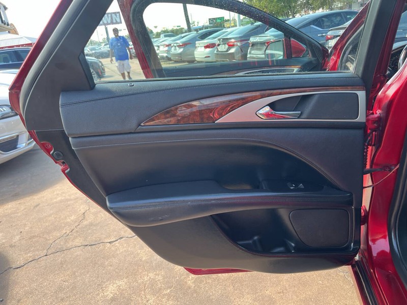 Lincoln MKZ Vehicle Image 16