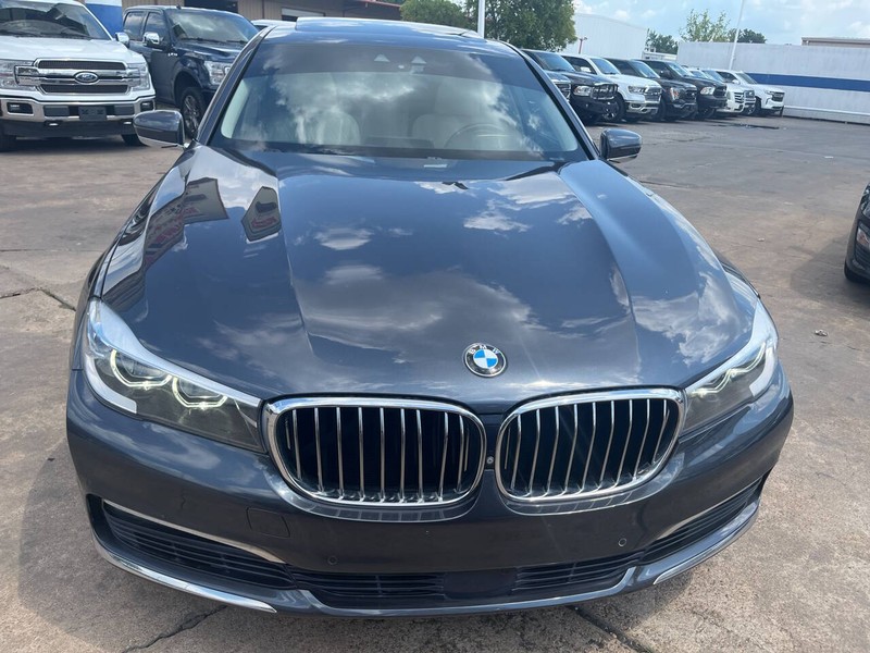 BMW 7 Series Vehicle Image 02