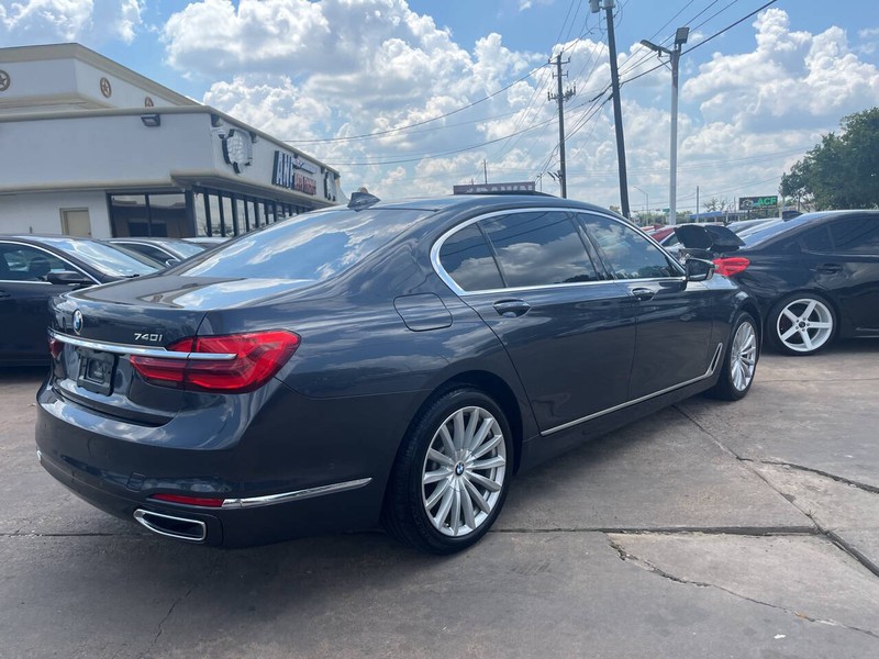 BMW 7 Series Vehicle Image 04