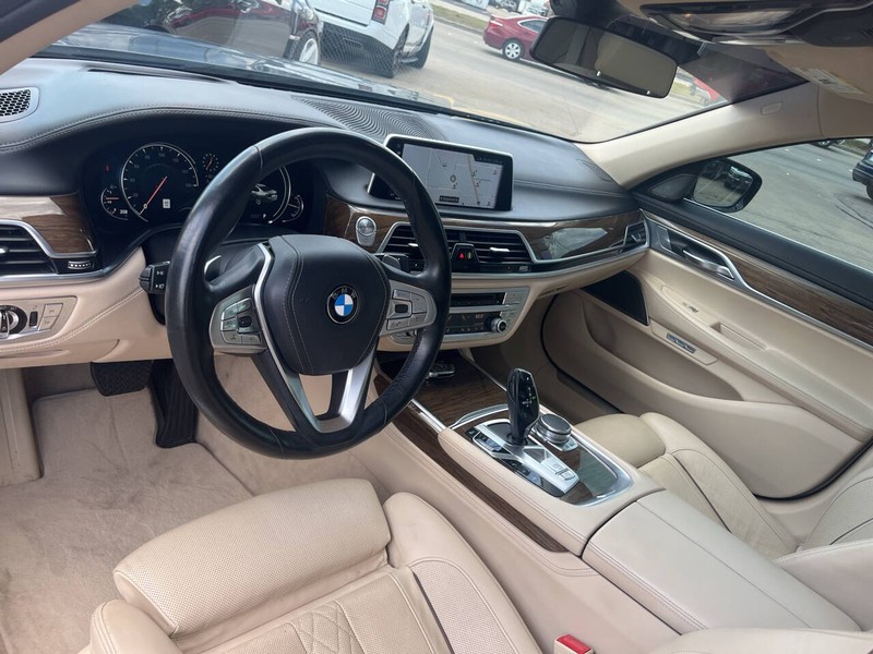 BMW 7 Series Vehicle Image 07