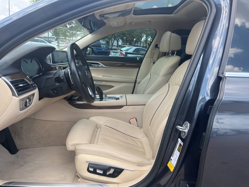 BMW 7 Series Vehicle Image 08