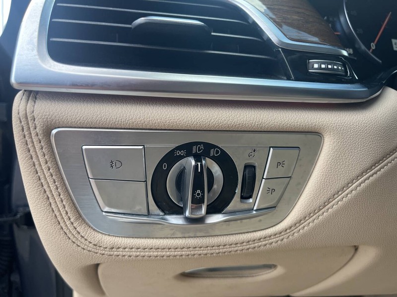 BMW 7 Series Vehicle Image 10