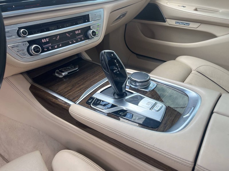 BMW 7 Series Vehicle Image 15