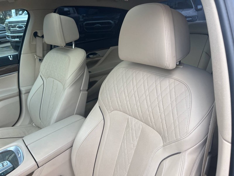 BMW 7 Series Vehicle Image 16