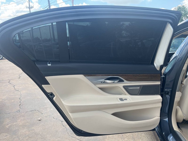 BMW 7 Series Vehicle Image 17