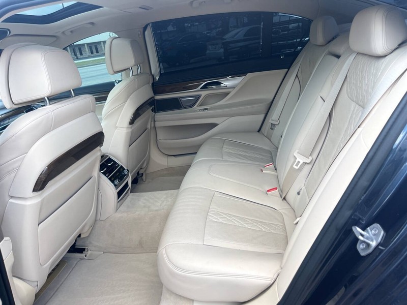 BMW 7 Series Vehicle Image 19