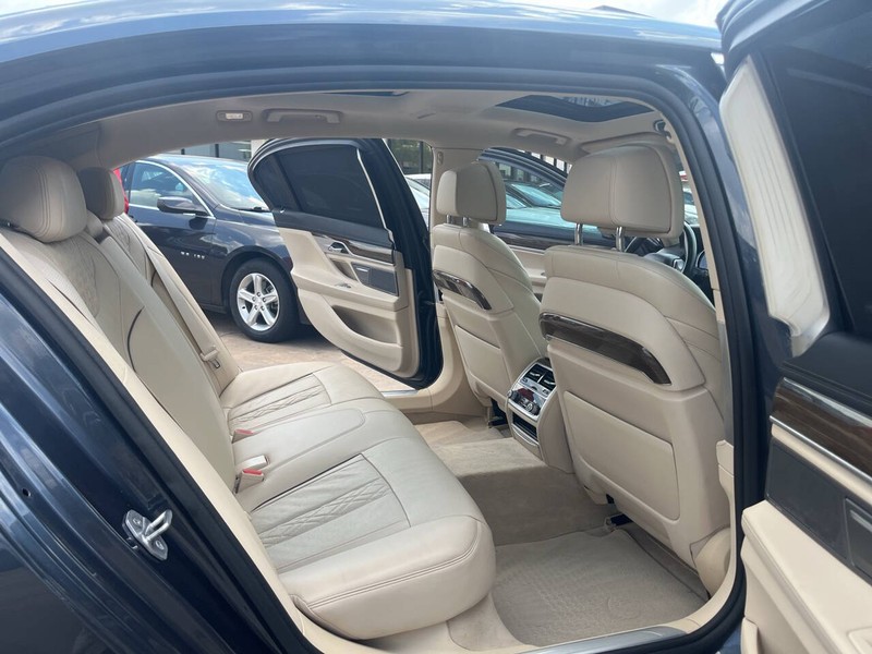 BMW 7 Series Vehicle Image 22