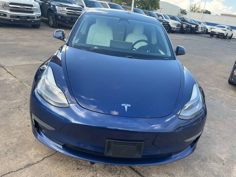 Tesla Model 3 Vehicle Image 02