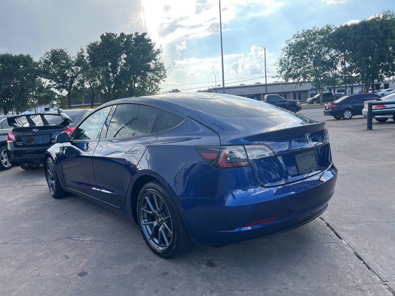 Tesla Model 3 Vehicle Image 05