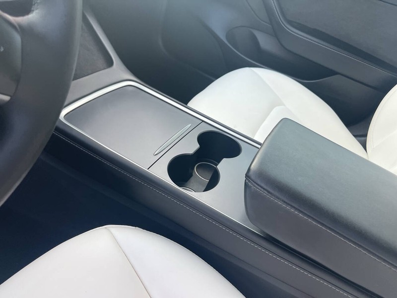 Tesla Model 3 Vehicle Image 08