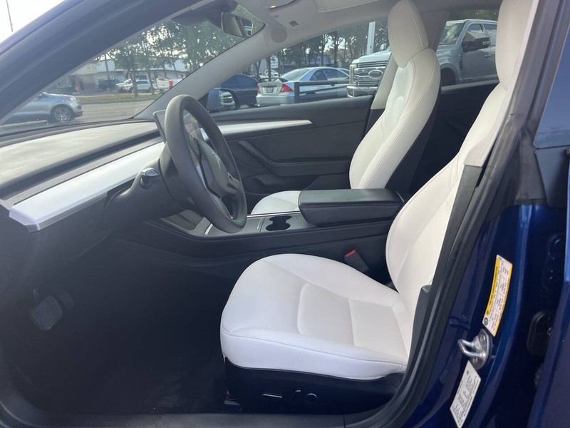 Tesla Model 3 Vehicle Image 09