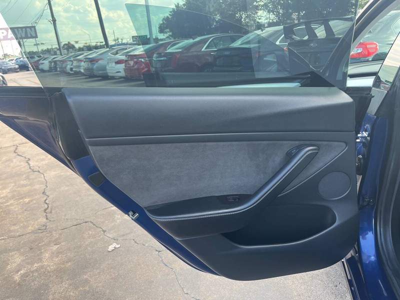 Tesla Model 3 Vehicle Image 11