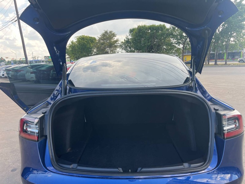 Tesla Model 3 Vehicle Image 12