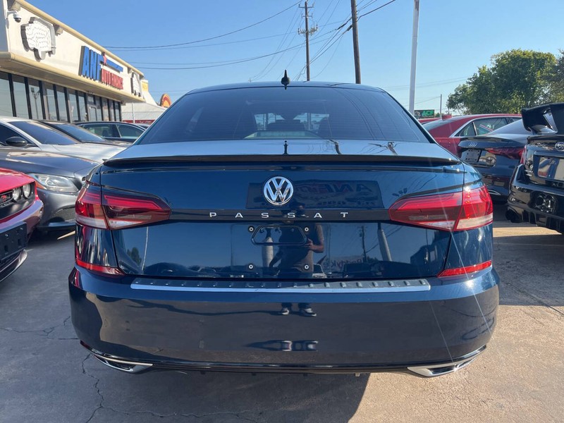 Volkswagen Passat Vehicle Image 04