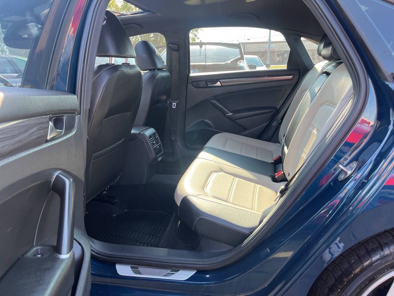 Volkswagen Passat Vehicle Image 09