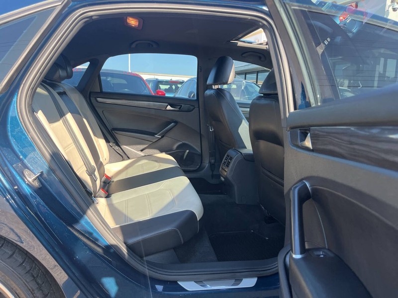 Volkswagen Passat Vehicle Image 11