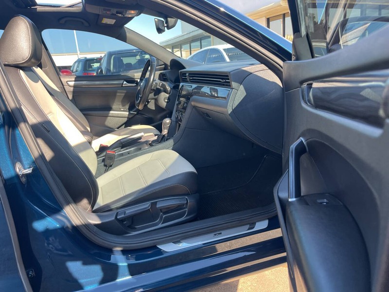 Volkswagen Passat Vehicle Image 12