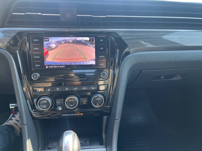 Volkswagen Passat Vehicle Image 13