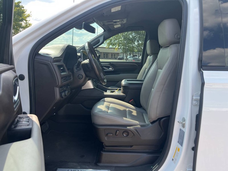 Chevrolet Suburban Vehicle Image 06