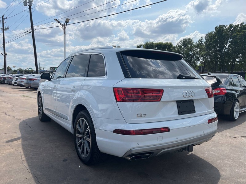 Audi Q7 Vehicle Image 03