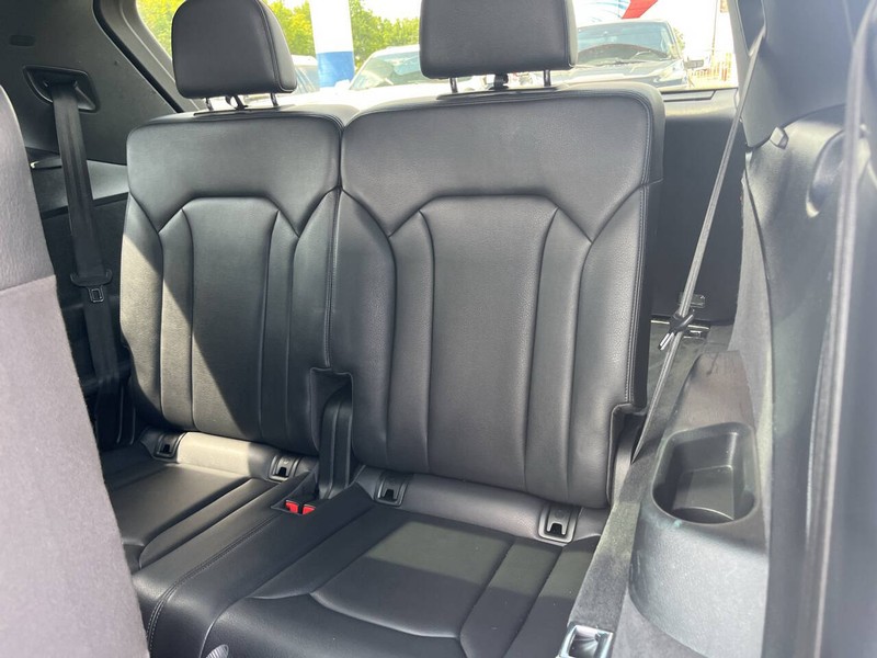 Audi Q7 Vehicle Image 09
