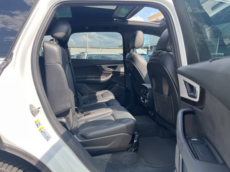 Audi Q7 Vehicle Image 11