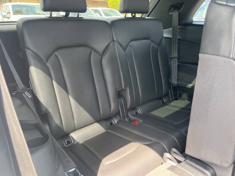Audi Q7 Vehicle Image 12