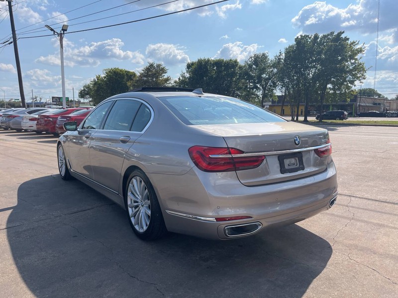 BMW 7 Series Vehicle Image 03