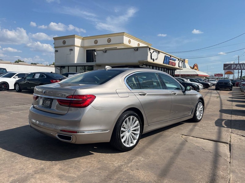 BMW 7 Series Vehicle Image 05