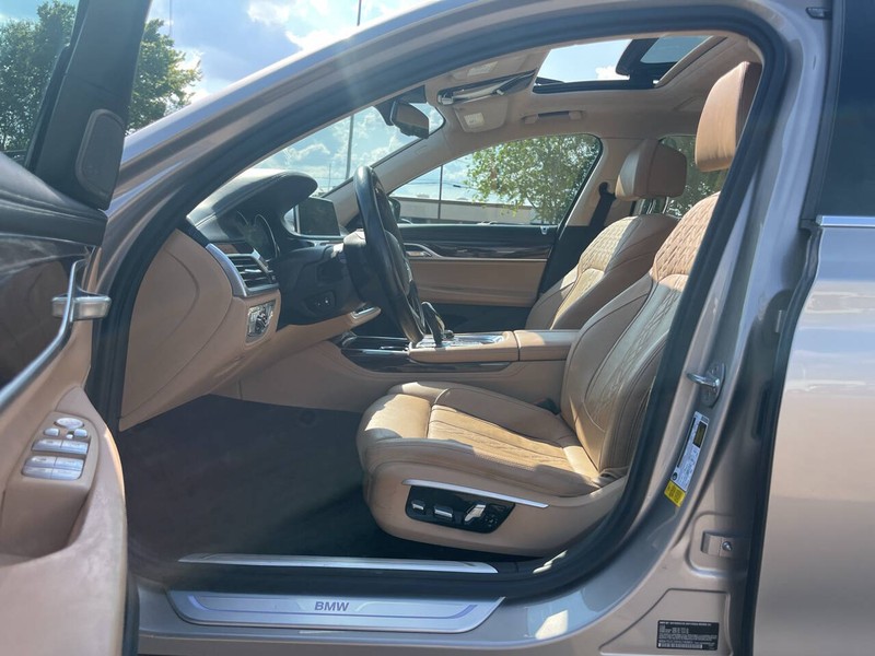 BMW 7 Series Vehicle Image 07