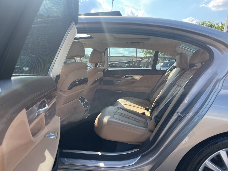 BMW 7 Series Vehicle Image 08