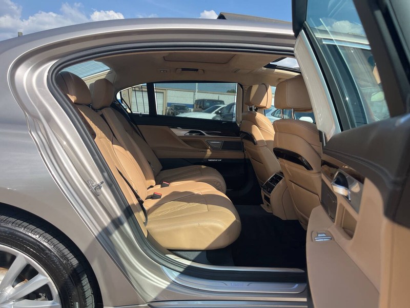 BMW 7 Series Vehicle Image 10