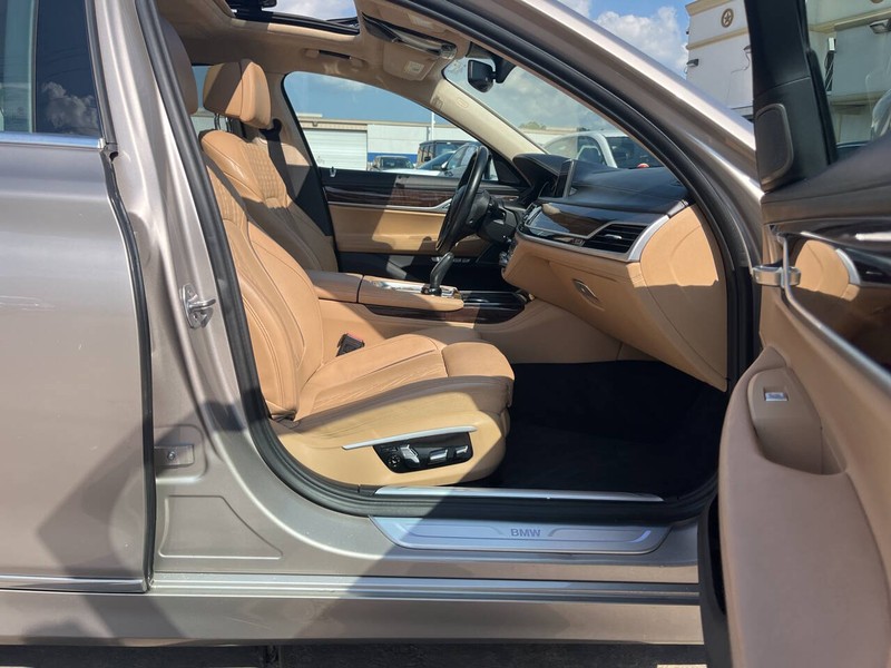 BMW 7 Series Vehicle Image 11