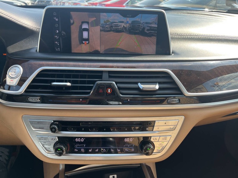 BMW 7 Series Vehicle Image 12