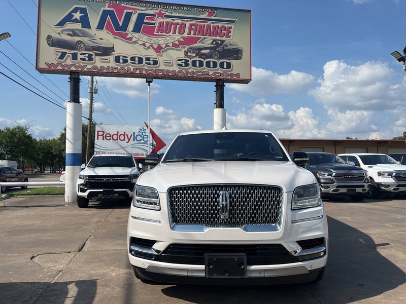 Lincoln Navigator L Vehicle Image 02