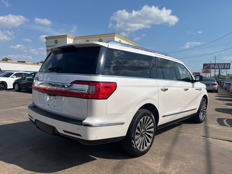 Lincoln Navigator L Vehicle Image 05