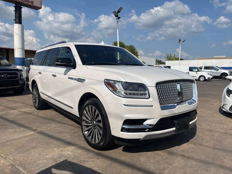 Lincoln Navigator L Vehicle Image 06
