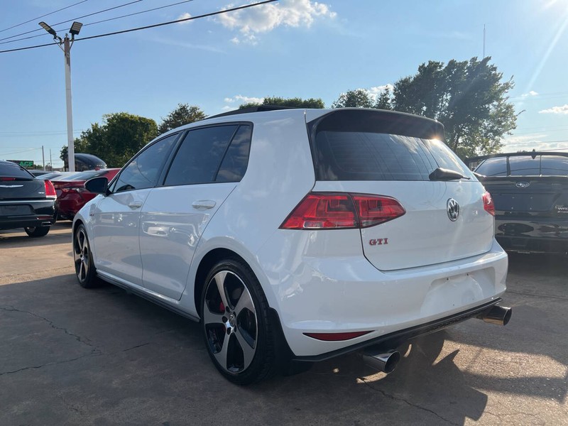 Volkswagen Golf GTI Vehicle Image 03