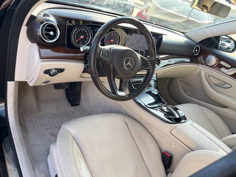 Mercedes-Benz E-Class Vehicle Image 07