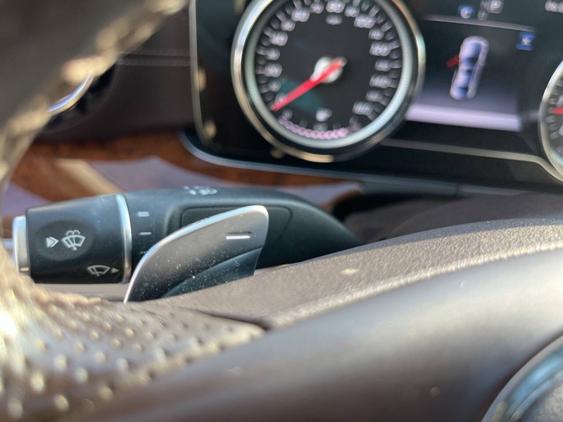 Mercedes-Benz E-Class Vehicle Image 09